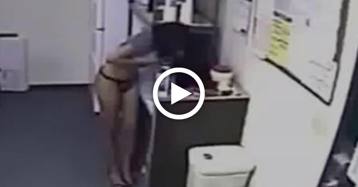 Verstörendes Überwachungsvideo: Frau spritzt auf Arbeit Brustmilch in Tetrapack der Kollegen