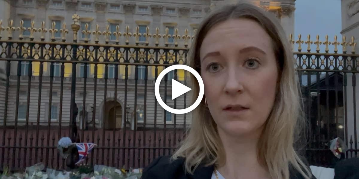 Die Welt trauert: FOCUS online am Buckingham-Palast am Tag nach dem Tod der Queen