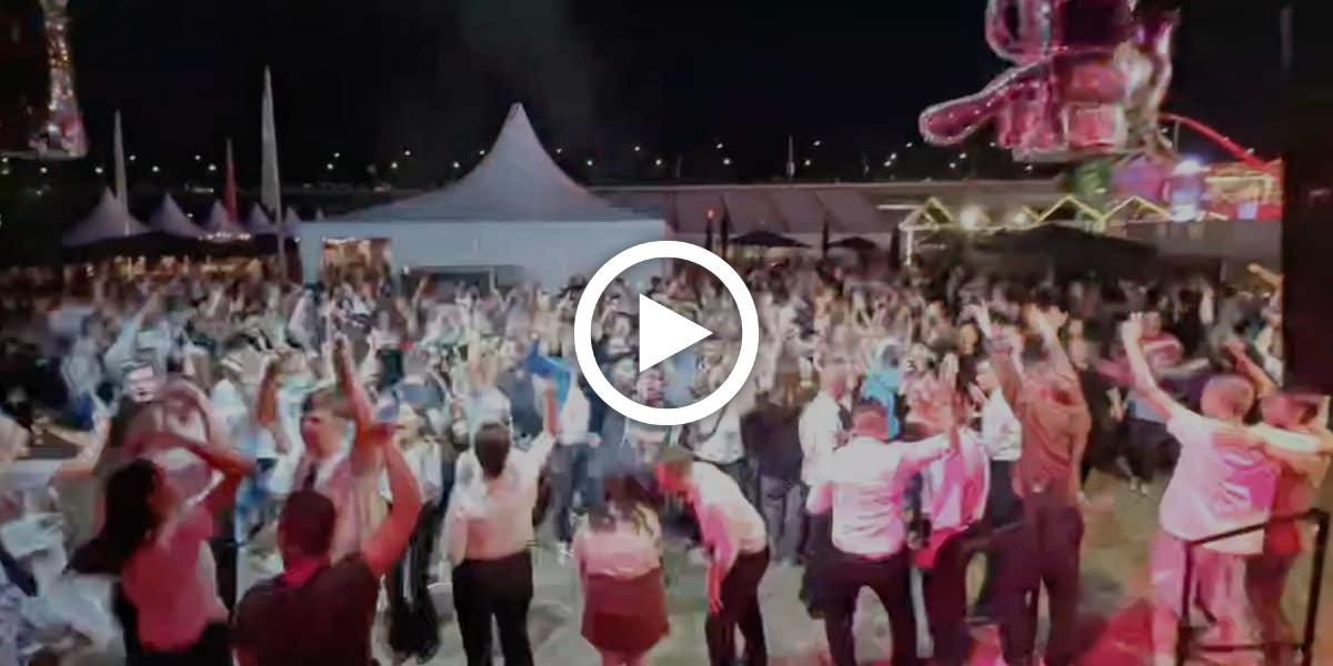 DJ spielt verbotenen „Layla“-Song auf Kirmes - Volksfest-Besucher rasten aus