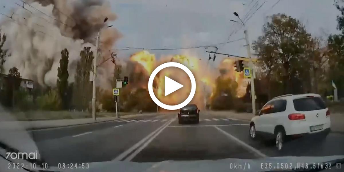 Dashcamvideos zeigen Explosionen in ukrainischen Städten