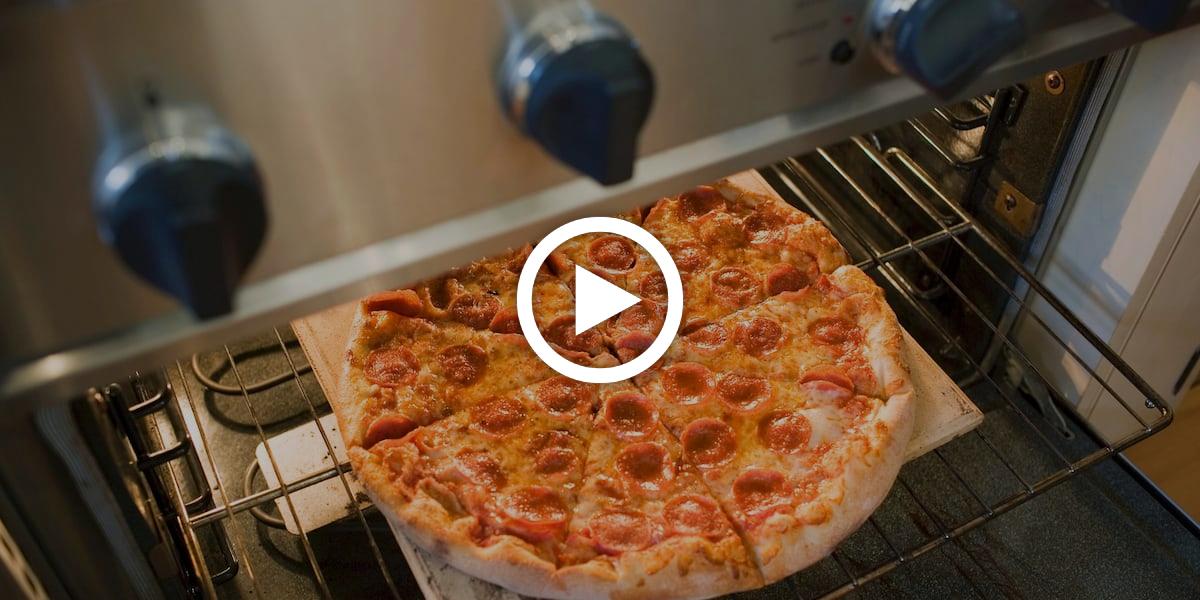 Auf der Packung steht es anders: Cleverer Trick macht Tiefkühlpizza besser